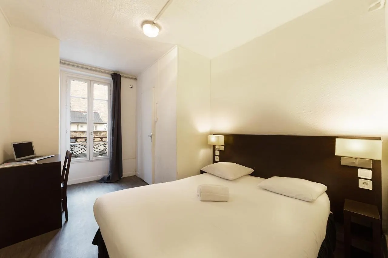 ***  Untalented Hotel - Villette France