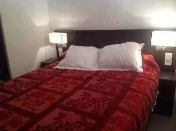 ***  Untalented Hotel - Villette France