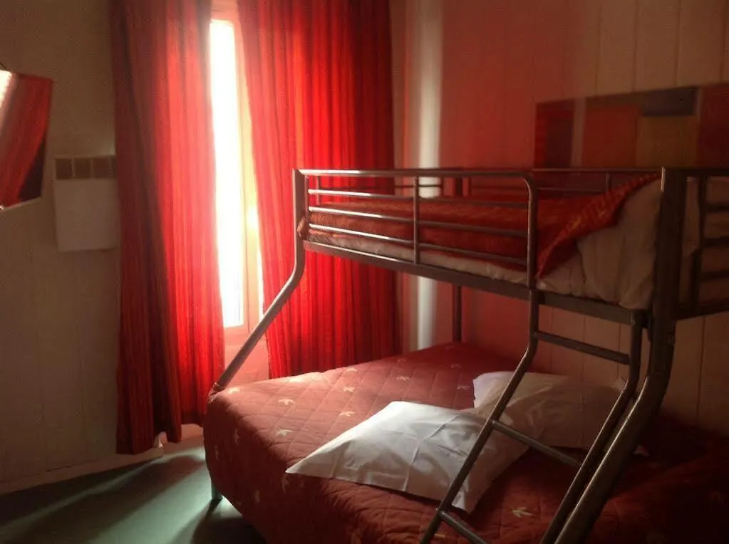 Untalented Hotel - Villette