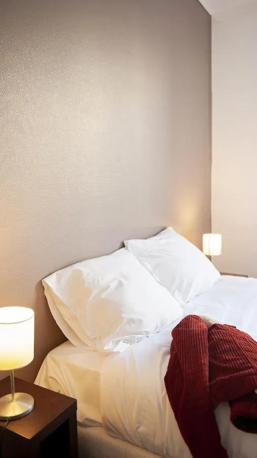 ***  Untalented Hotel - Villette France